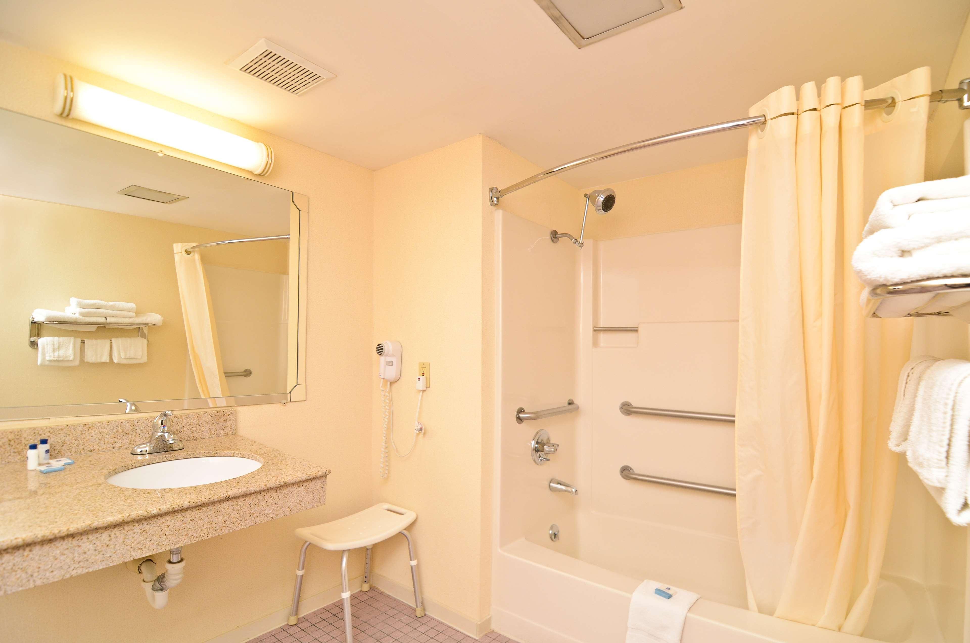 Monmouth Junction Mho Inn And Suites מראה חיצוני תמונה